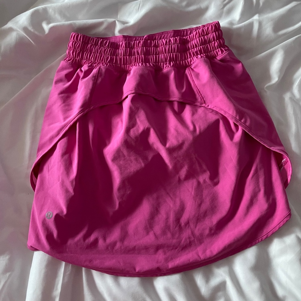 LULULEMON hotty hot skirt is sonic pink!